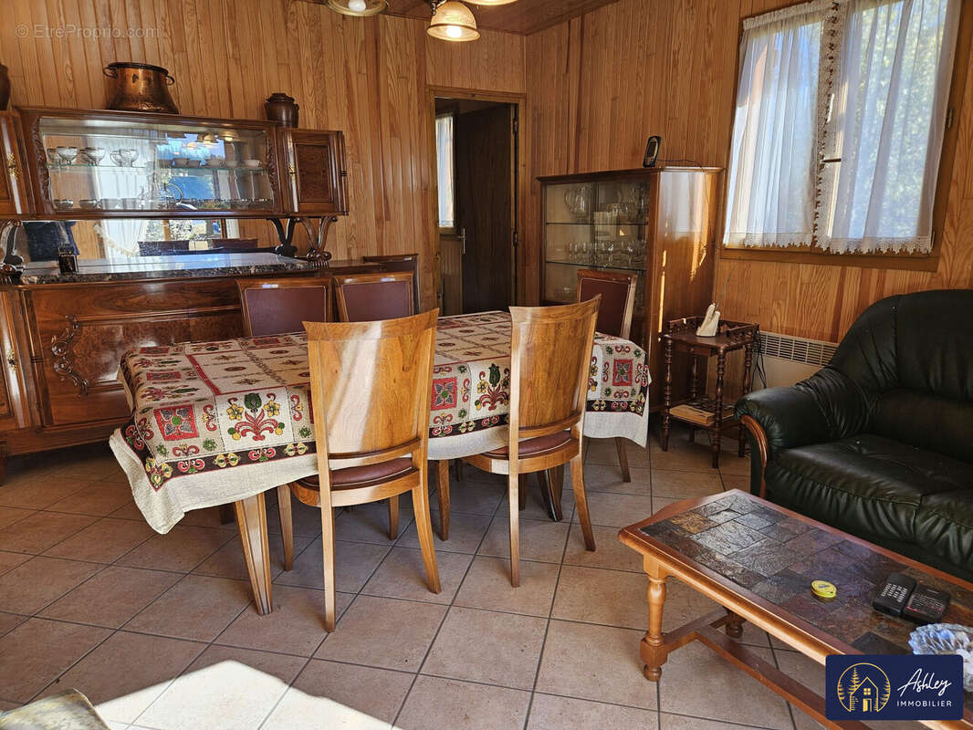 Maison à NEUVIC