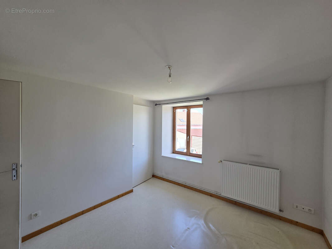 Un ensemble immobilier composé de deux appartements et une grange - photo 14