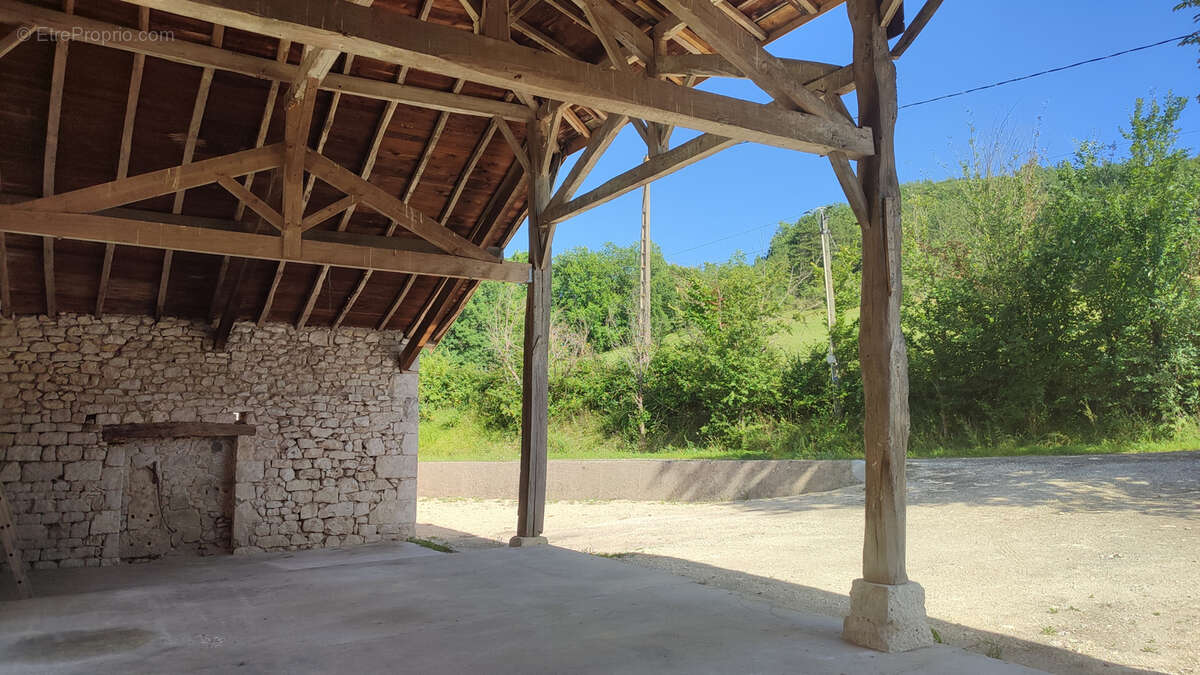 Maison à MONTAIGU-DE-QUERCY