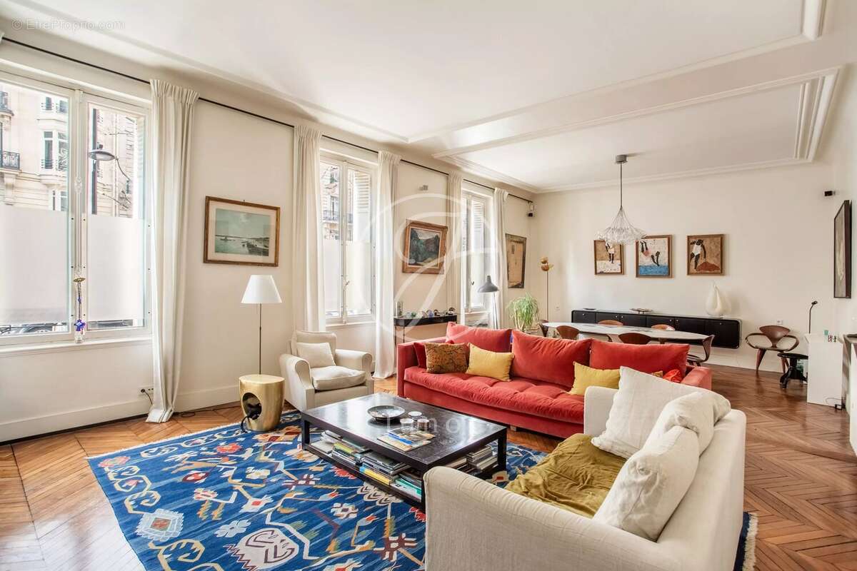 Appartement à PARIS-17E