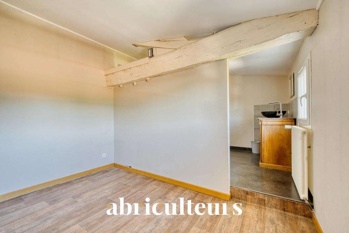 Maison de caractère de 242 m² en vente à Saintes (17100) - photo 19