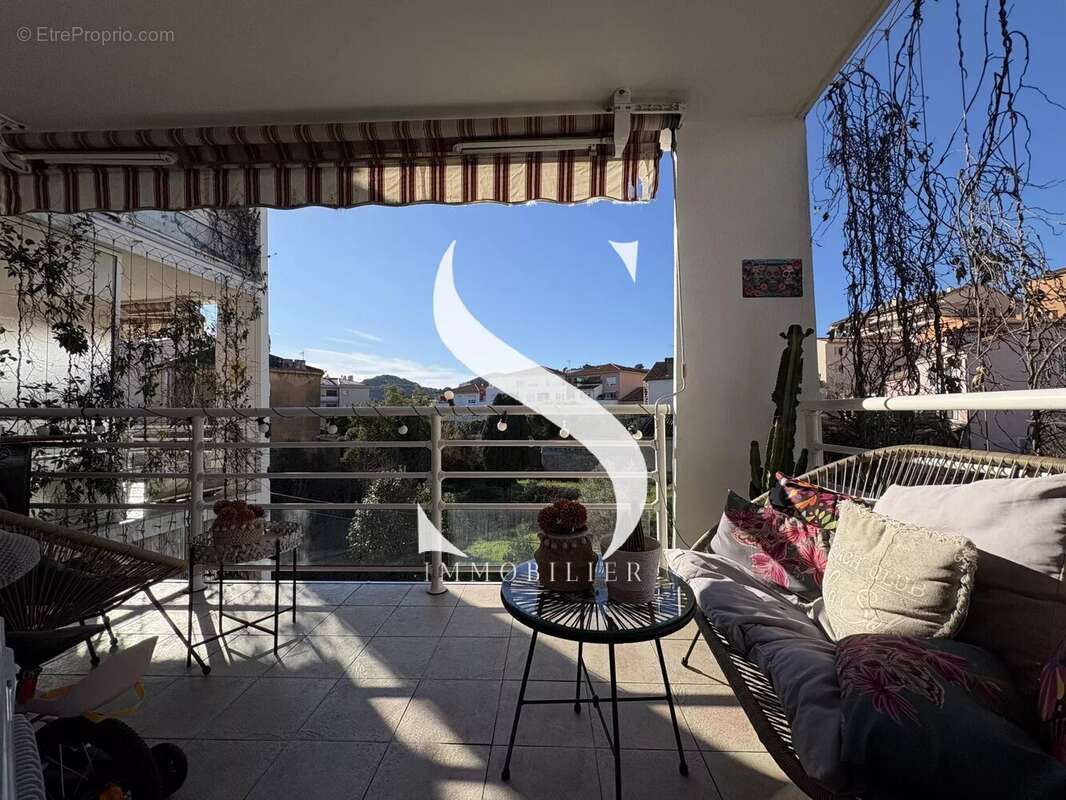 Appartement à VALLAURIS