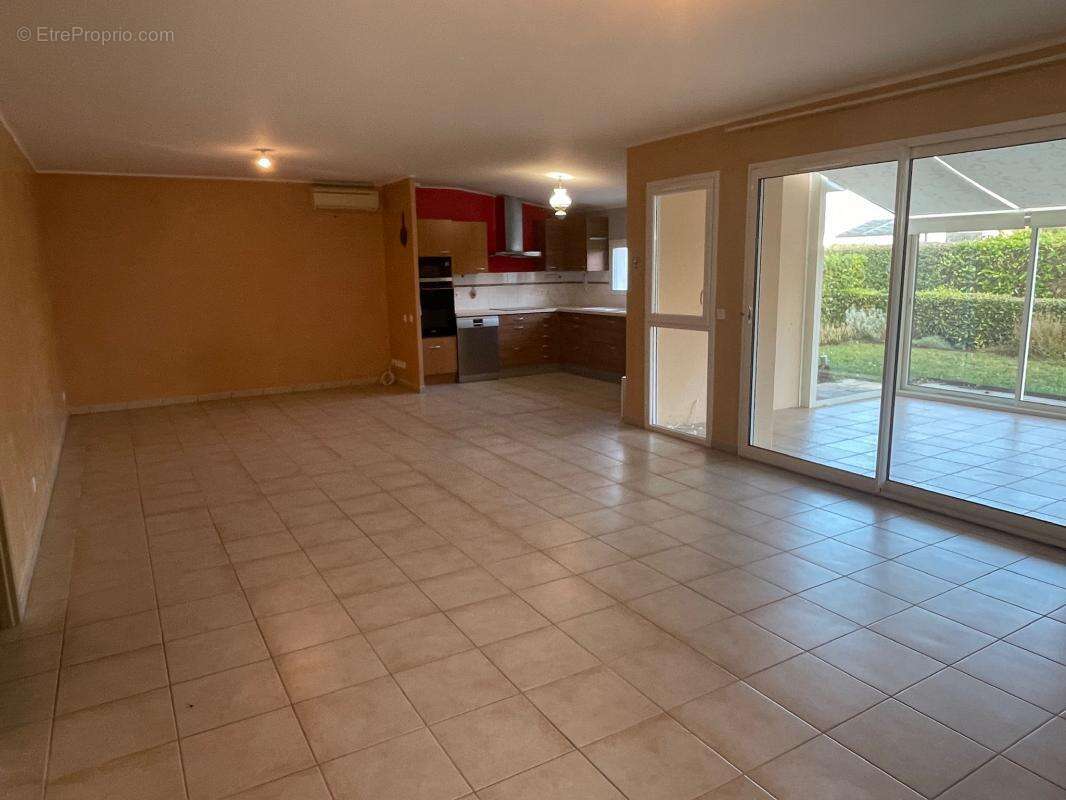 Maison à SAINT-JULIEN-DES-LANDES