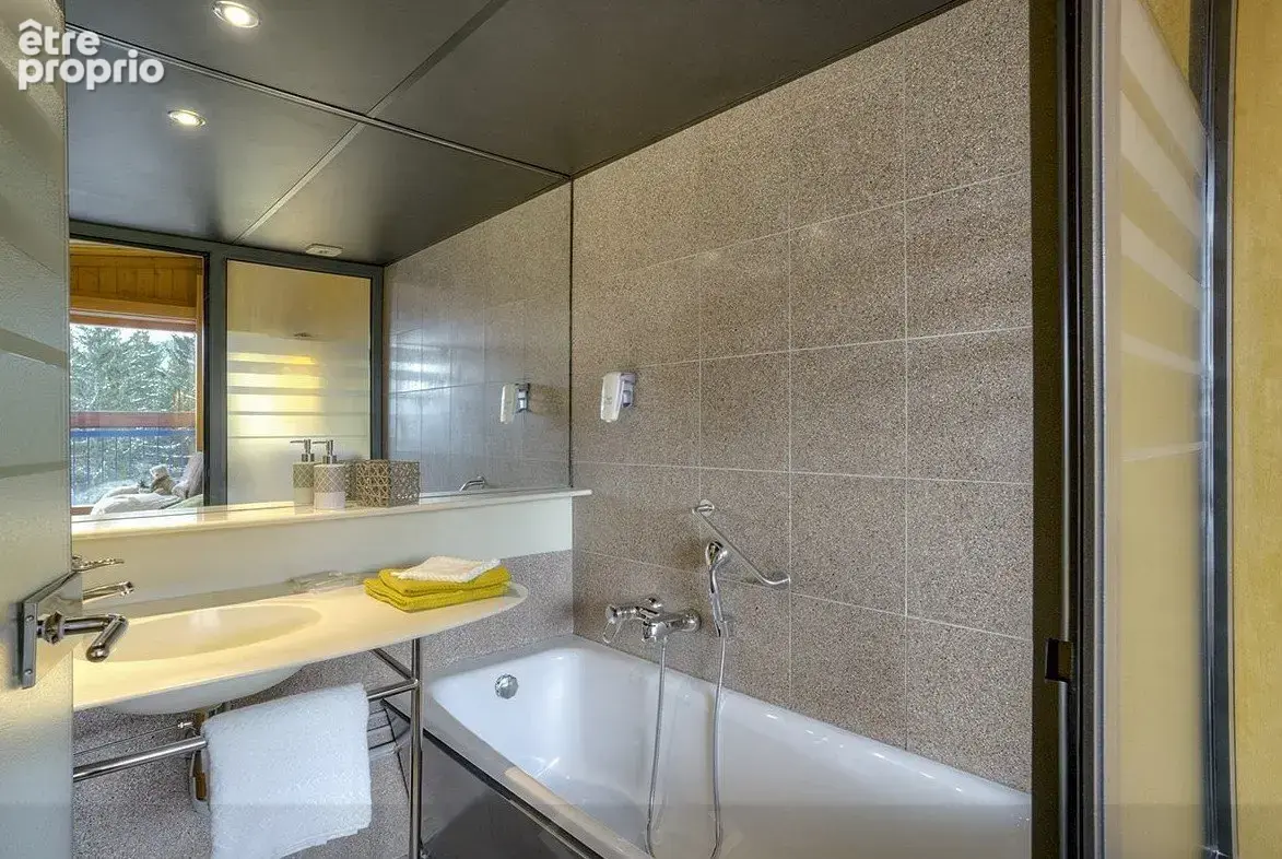 INVESTISSEMENT LOCATIF  BOURG-ST-MAURICE - Belambra Club L'Hôtel du Golf - 5.66%  de rentabilité. - photo 4