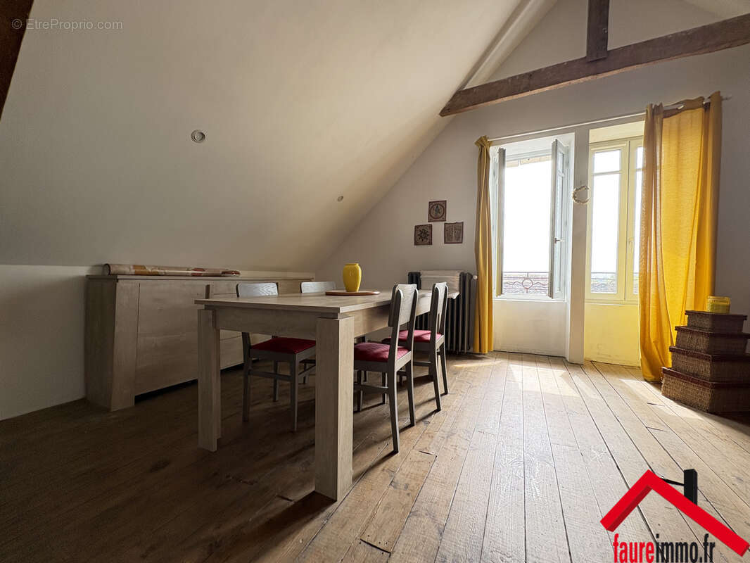 Maison à ALLASSAC