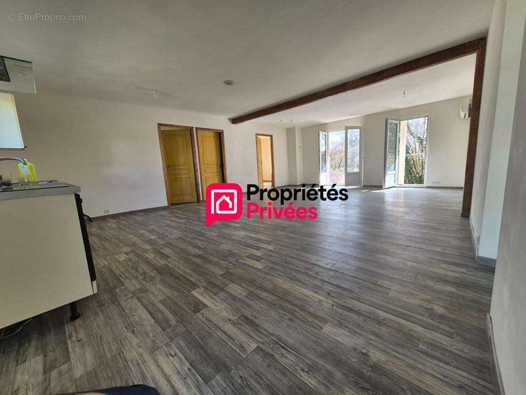 Maison à CHARBONNIERES-LES-VARENNES