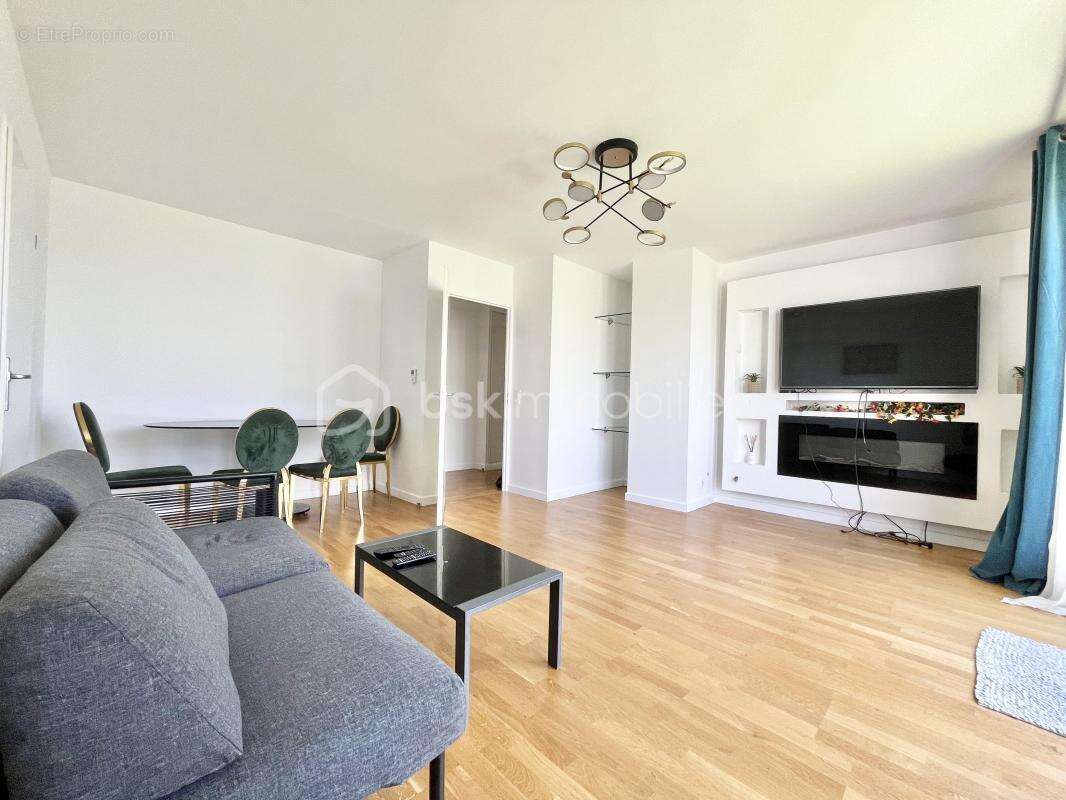 Appartement T4 80m2 avec terrasse 39m2, cave et parking ! - photo 2