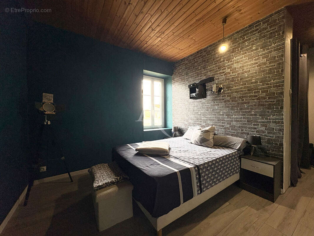 Maison 6 pièces - 4 chambres  - NALLIERS - photo 5