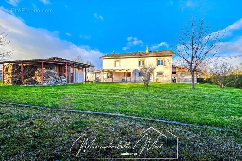 Maison à BAGE-LA-VILLE