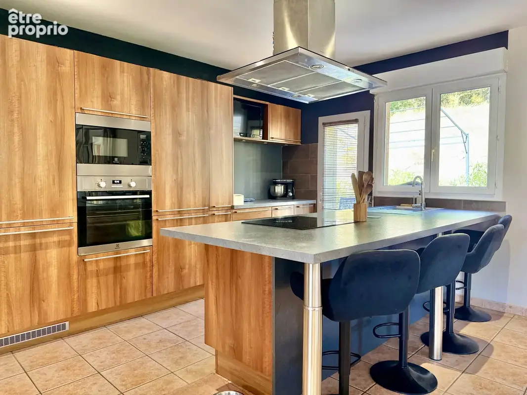 Belle propriété moderne avec terrain et piscine - photo 4