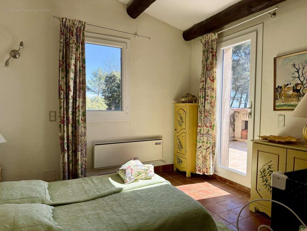 Dickjan POPPEMA d'eXp France vous propose une belle villa avec vue, piscine et 4 chambres - Maison à PIERREVERT