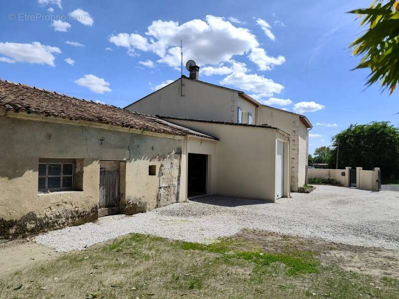 Maison à LA COURONNE