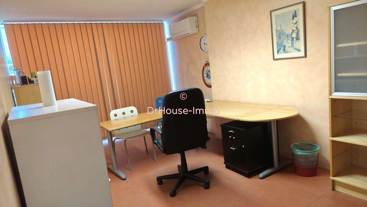 Commerce à BAGNOLS-SUR-CEZE