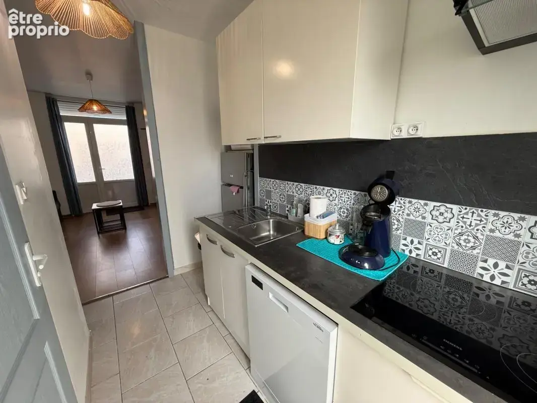 À 300 m de la plage, appartement 2 chambres entièrement rénové et vendu meublé - photo 4