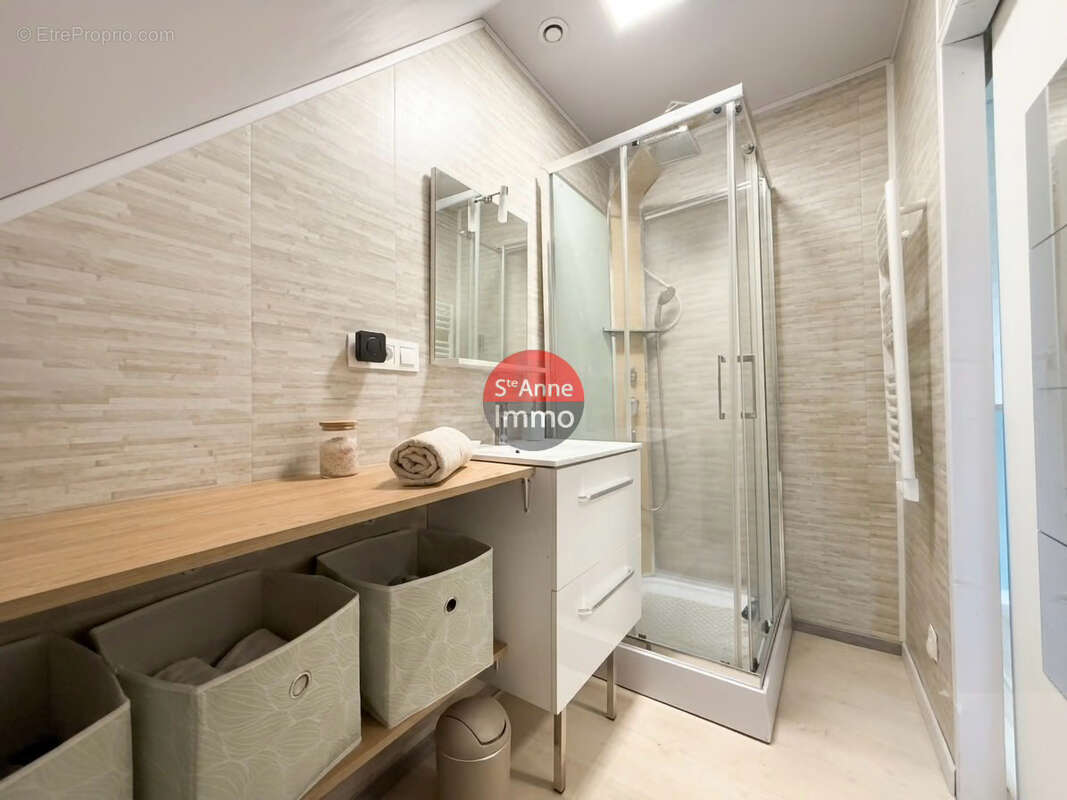 Guerbigny - 140m2 - maison individuelle - 4 chambres - 2 salle de bains - jardin - cour - terrasses - photo 18