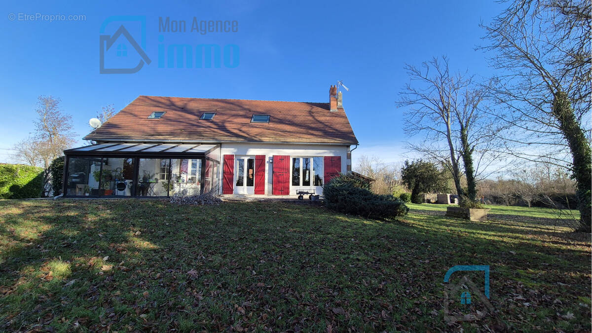 Maison à MEHUN-SUR-YEVRE