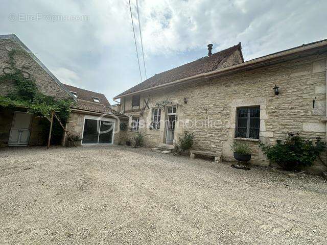 Maison de village - 140 m2 - photo 18