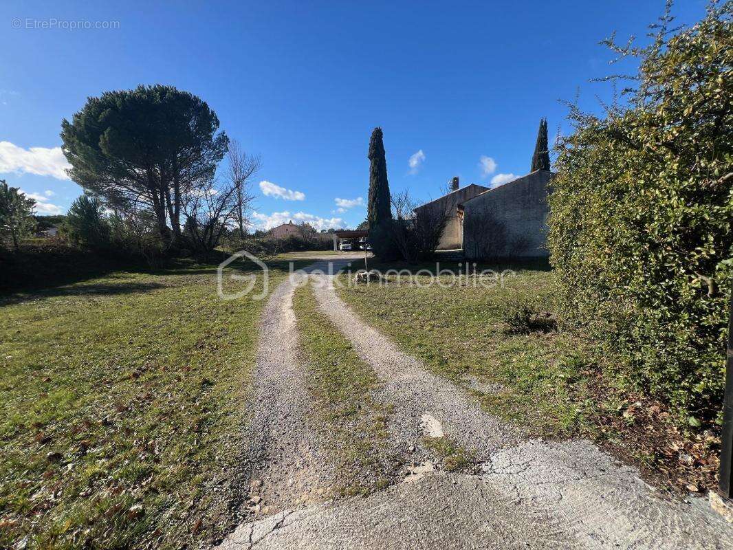 Commerce à TOURRETTES