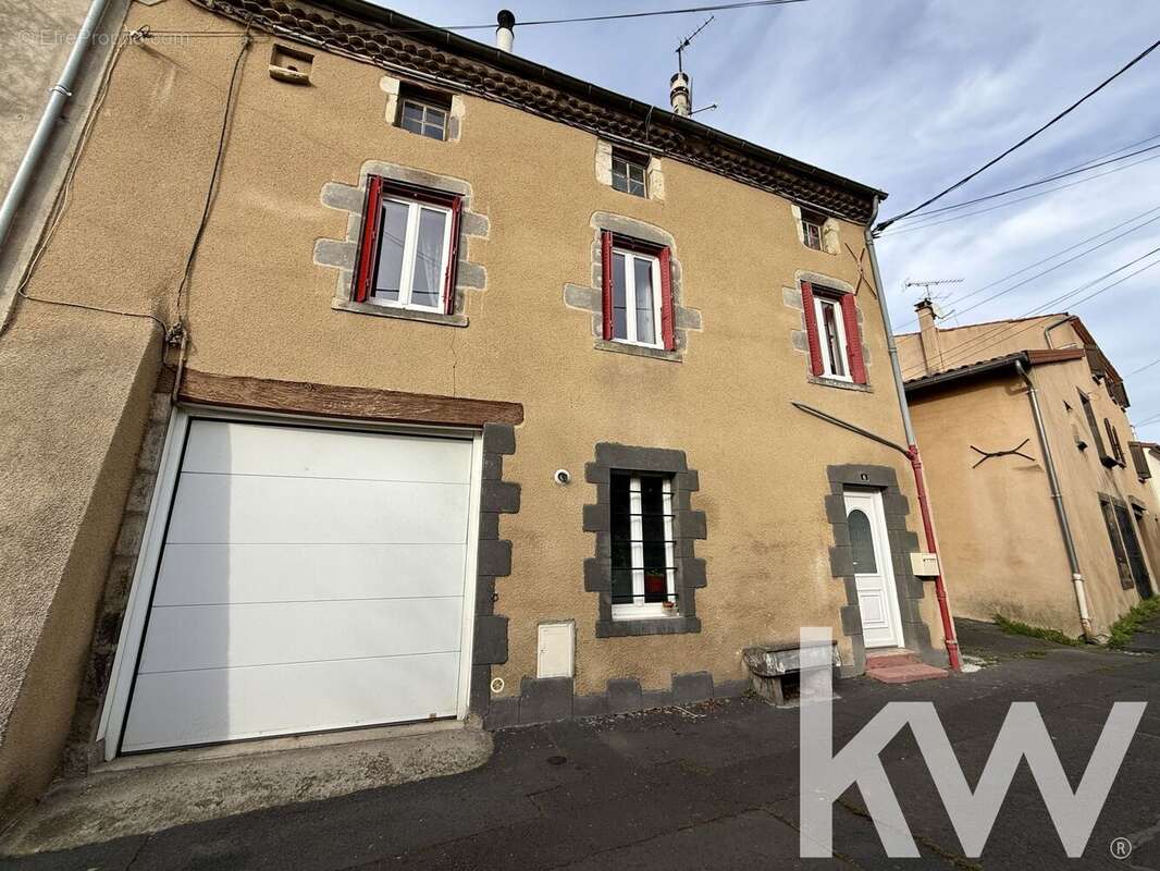 Maison à LA ROCHE-BLANCHE