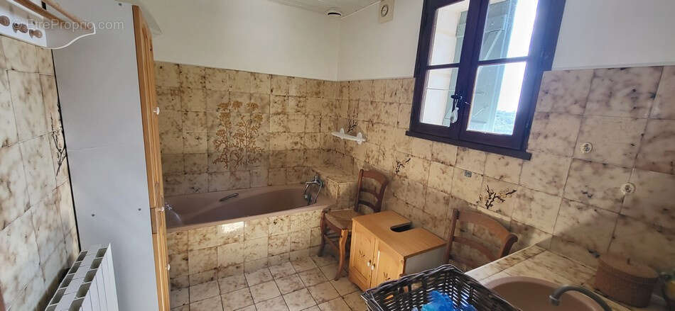 Maison en pierre bénéficiant d'une piscine et d'un panorama champêtre - photo 10