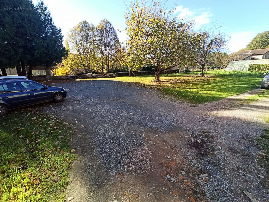 Commerce à SEREILHAC