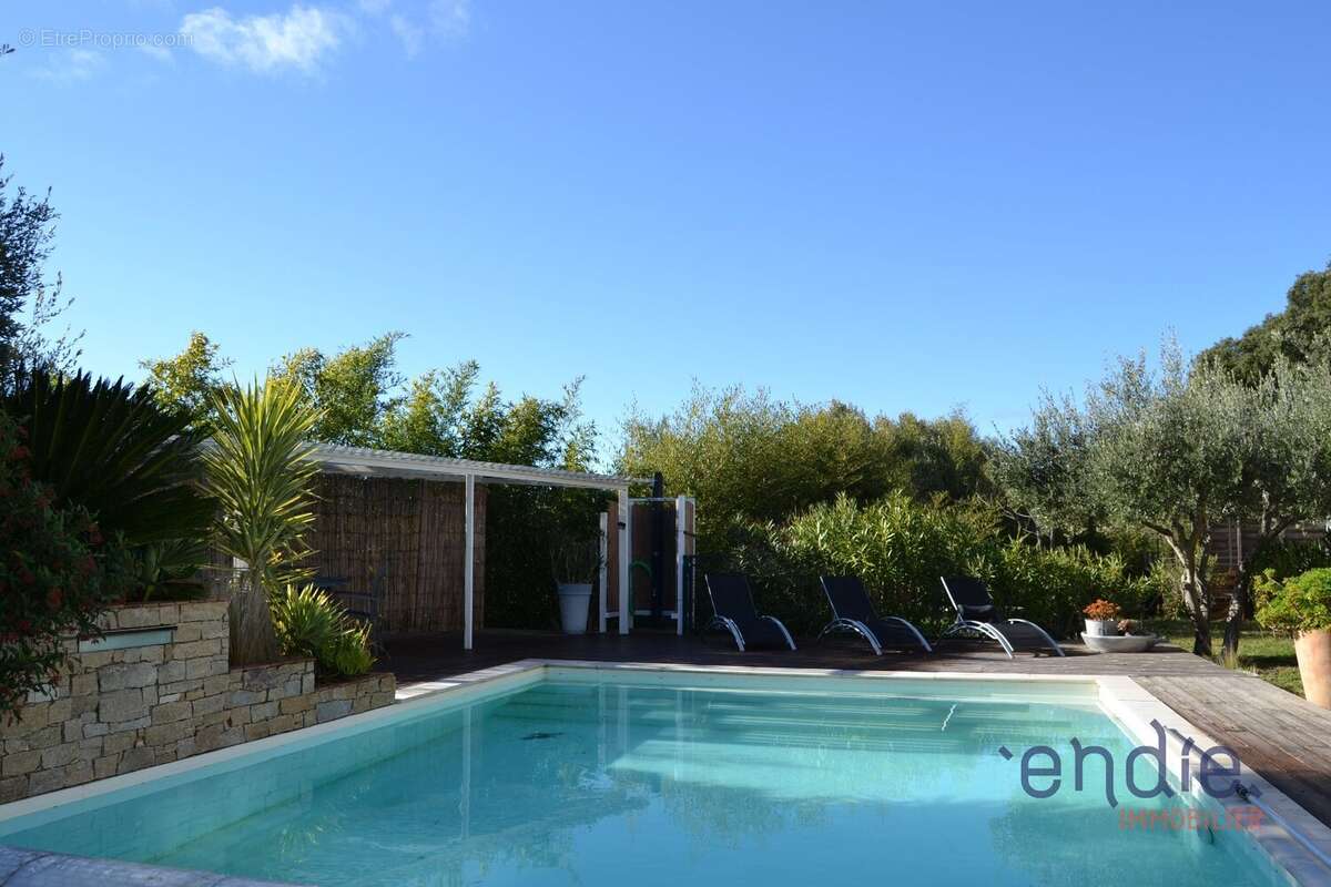 Maison à LA GARDE-FREINET