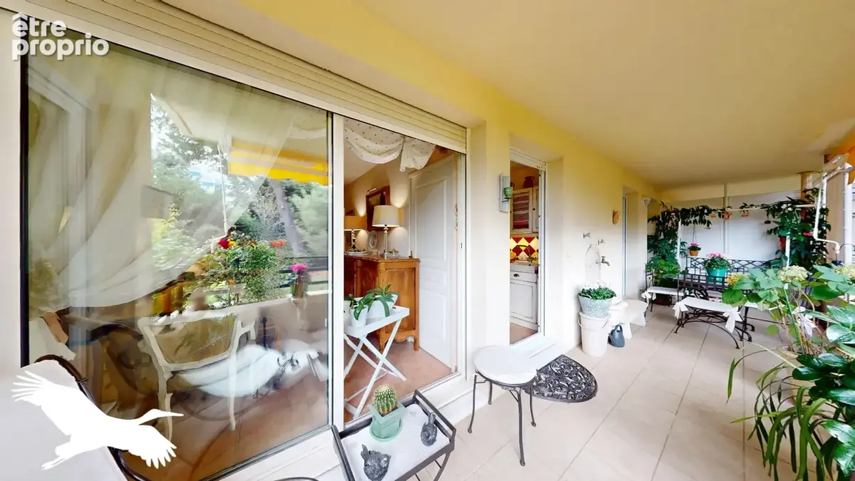A VENDRE - Marseille 13009 - Secteur Mazargues, Appartement 3 pièces 75m² avec terrasse de 21m² et box et sous-sol - photo 2