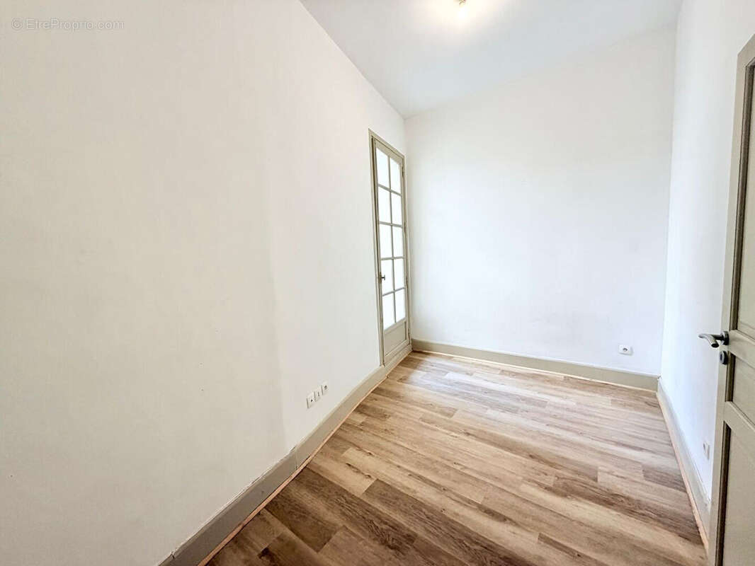 Appartement T3 proche des Halles avec terrasse - photo 10