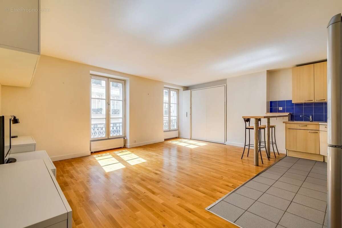 Appartement à PARIS-3E
