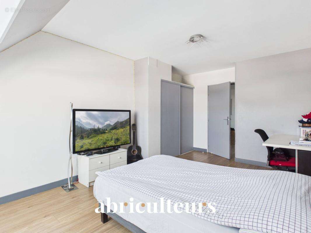 Appartement à CHARENTON-LE-PONT