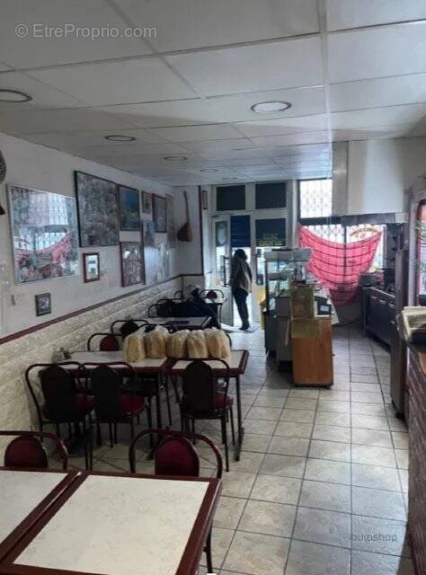 Commerce à PARIS-9E