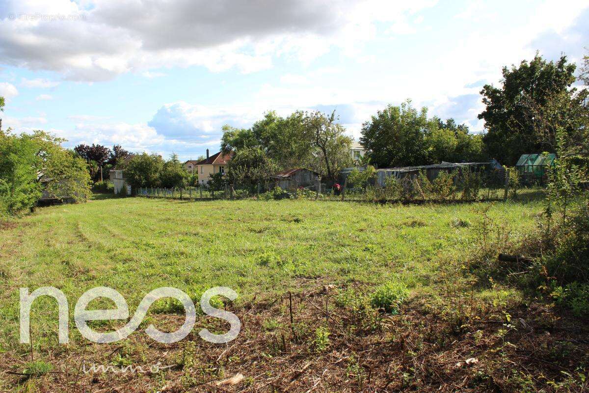 Terrain à SAINT-DOULCHARD