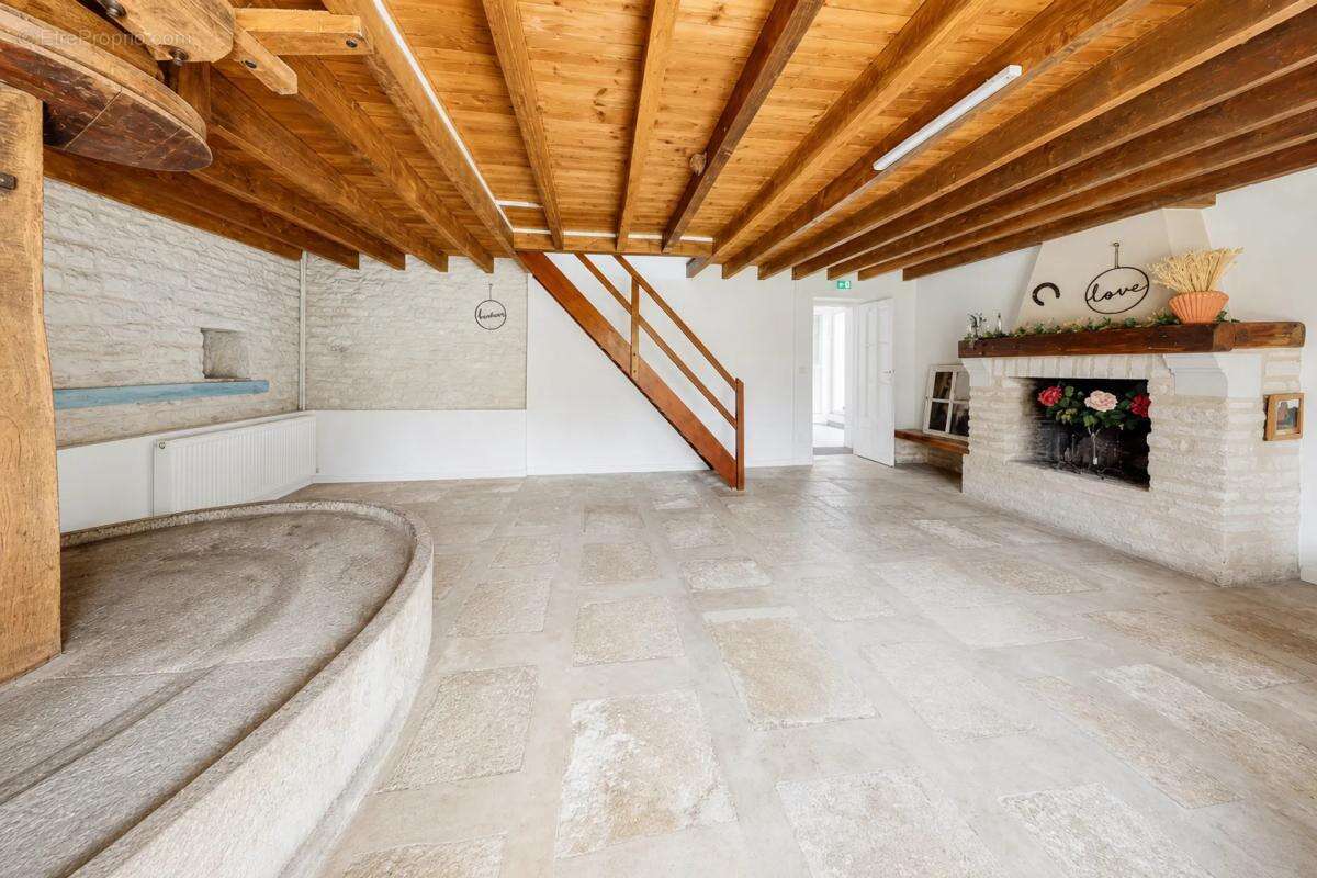 Charme absolu: maison rénovée à Neuville-de-Poitou - photo 14
