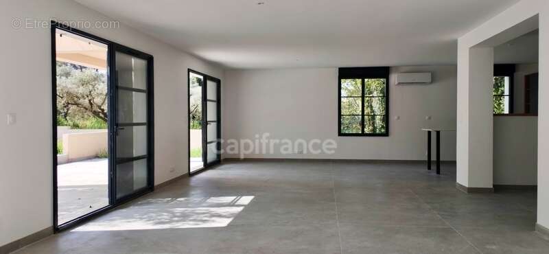 Maison à FONTVIEILLE