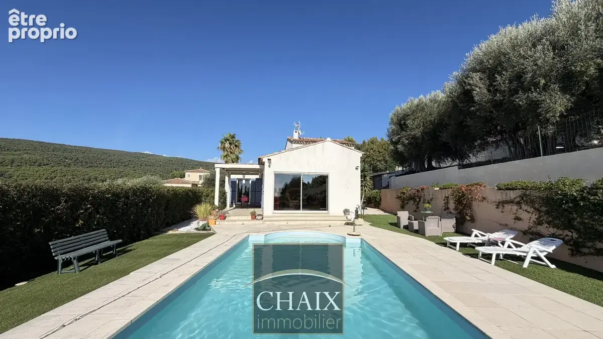 Villa lumineuse avec vue dégagée et piscine. - photo 3