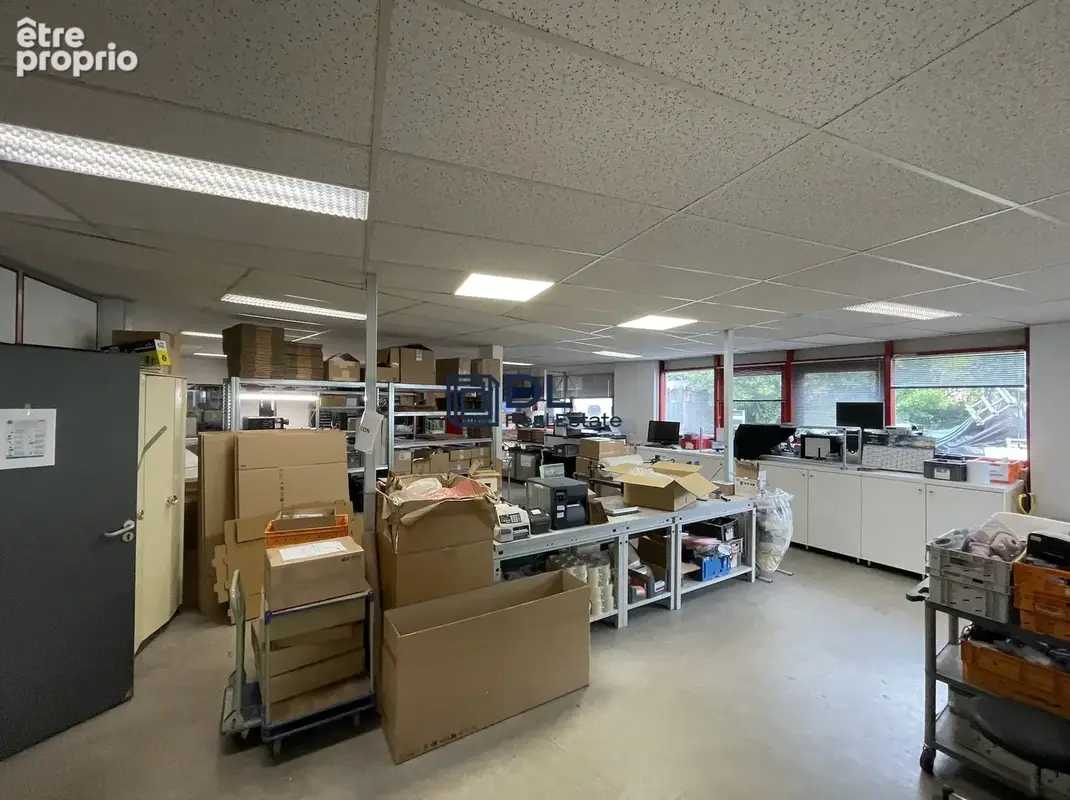 Commerce 1 850 m² à vendre à Voisins-Le-Bretonneux (78960) - photo 4