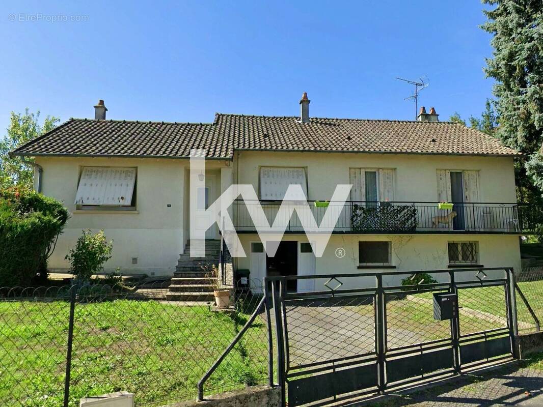 Maison à BUSSIERE-POITEVINE