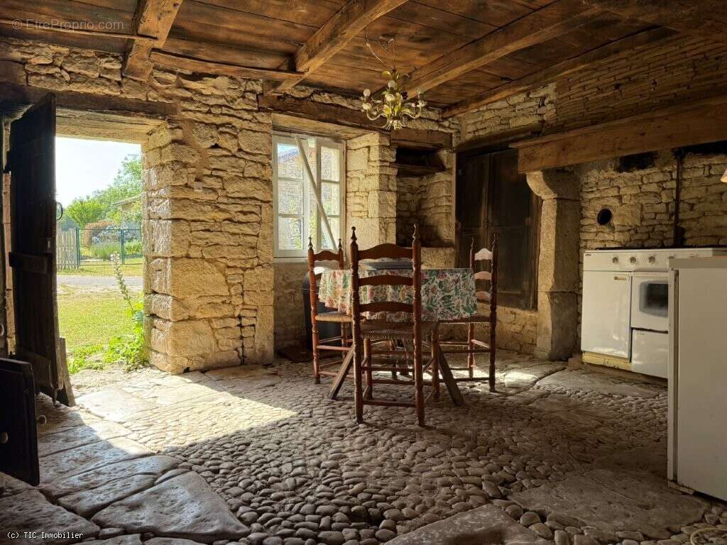 Maison à CHAMPAGNE-MOUTON