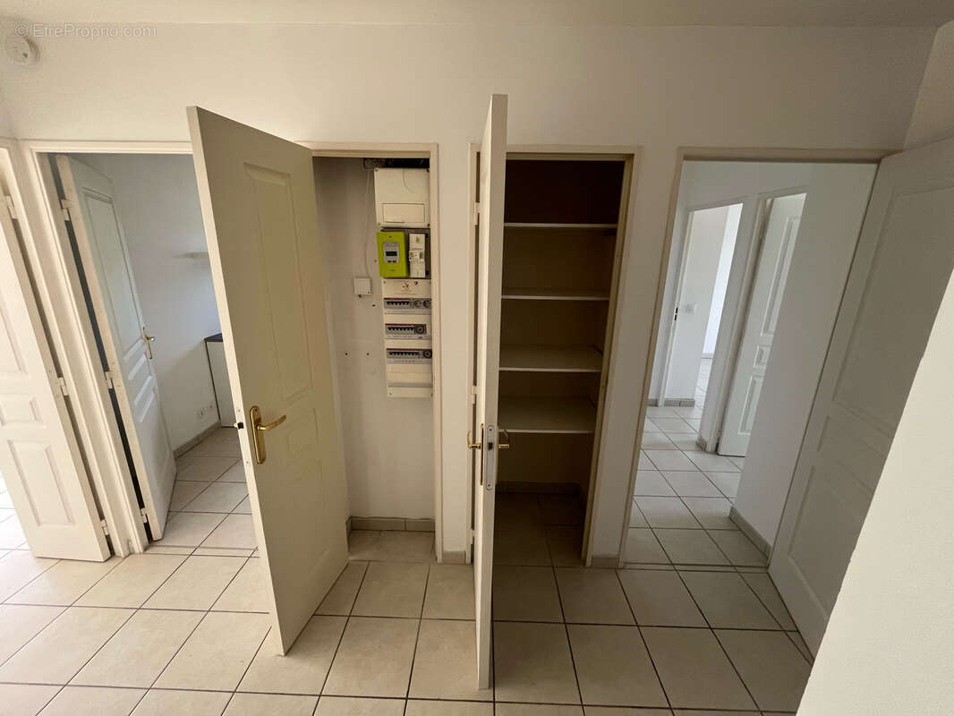 Appartement T4 traversant de 87 m2 avec terrasse, garage et parking   Manosque - photo 17