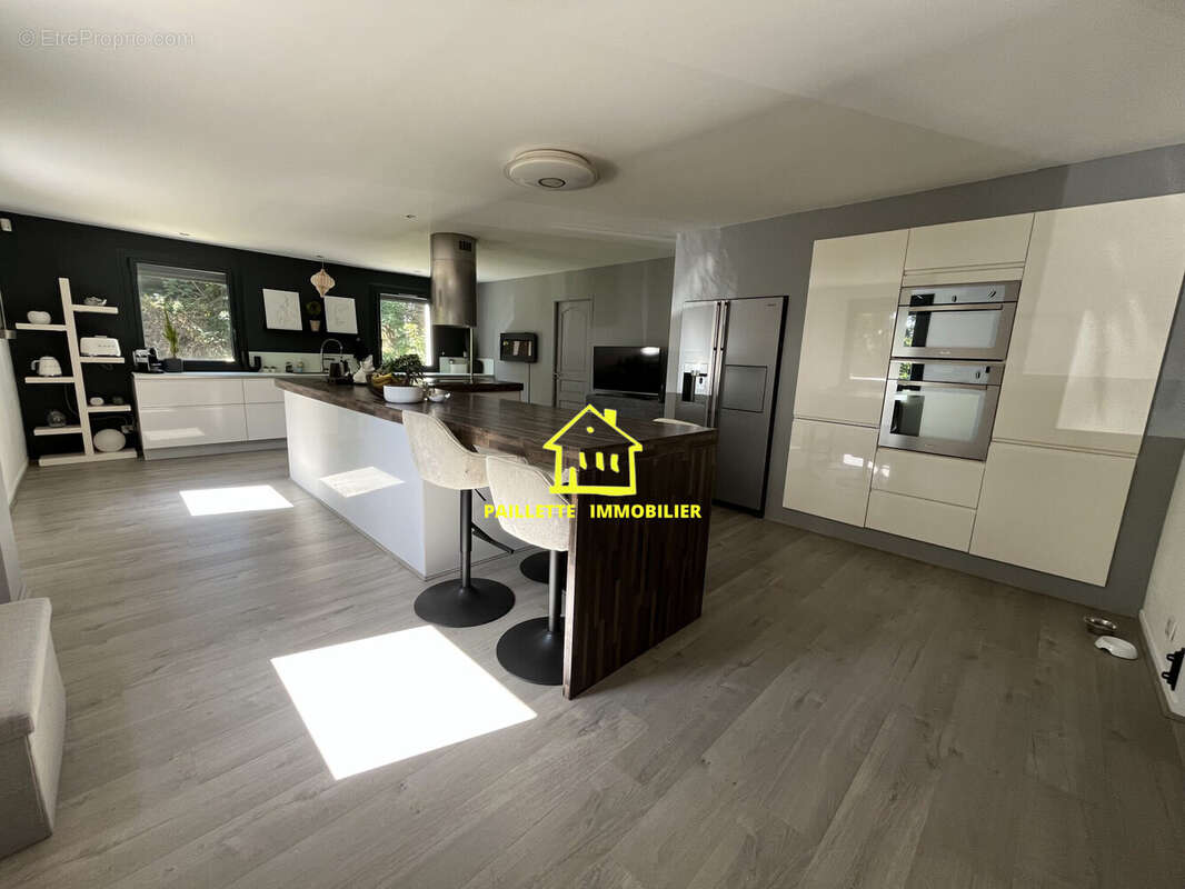Maison 275 m² à Saint-Romain-De-Colbosc  - photo 7