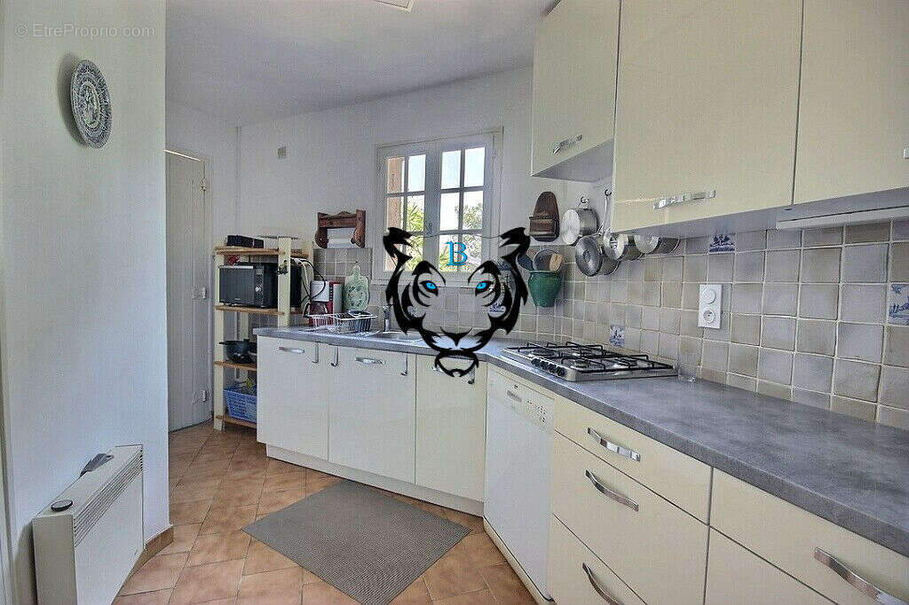 Maison à LES ISSAMBRES