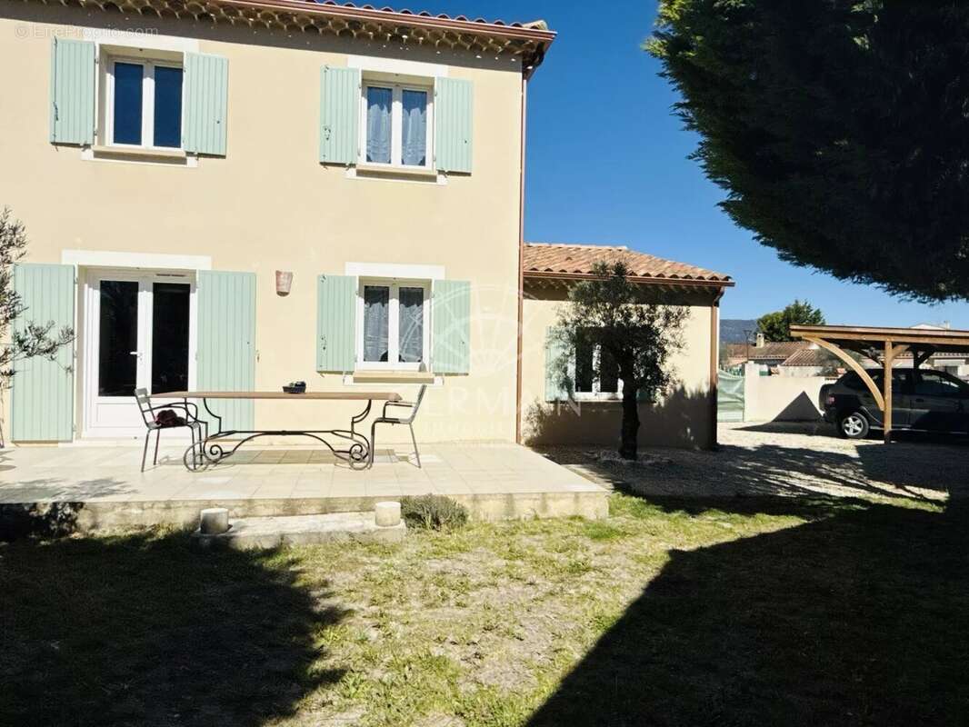 Maison à L'ISLE-SUR-LA-SORGUE