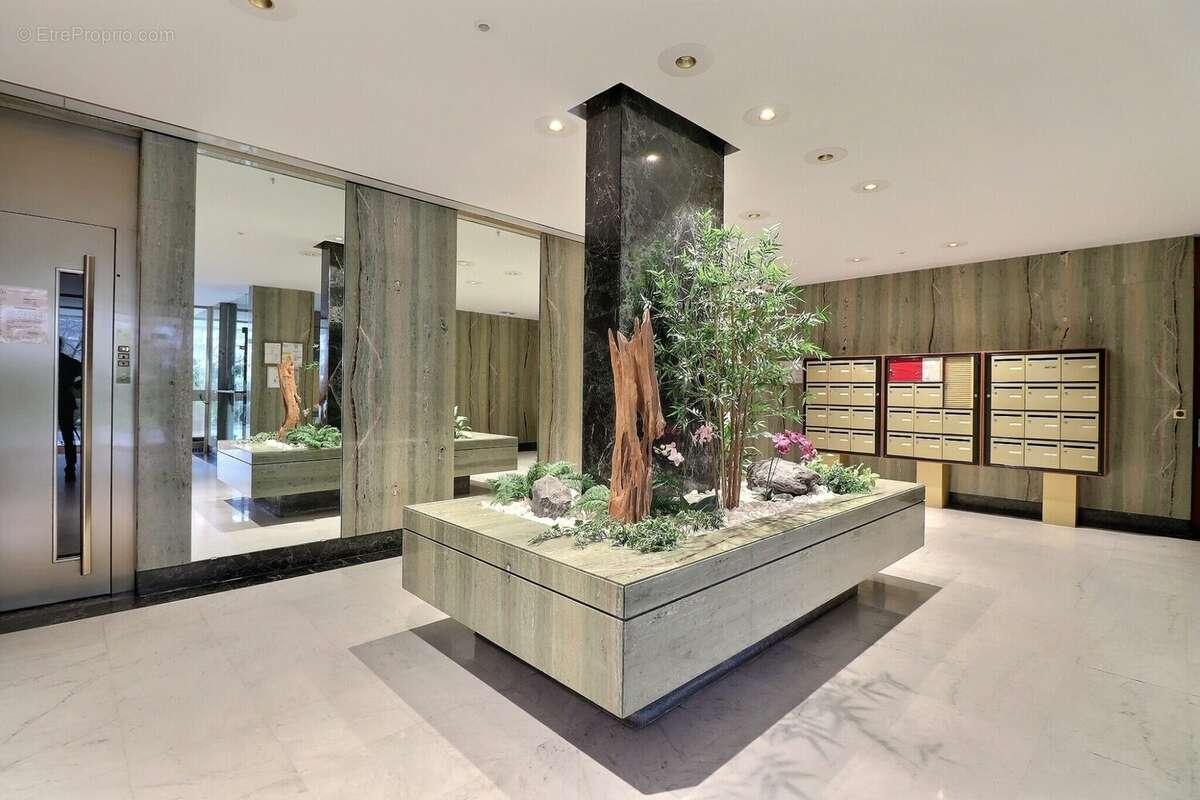 Appartement à NEUILLY-SUR-SEINE