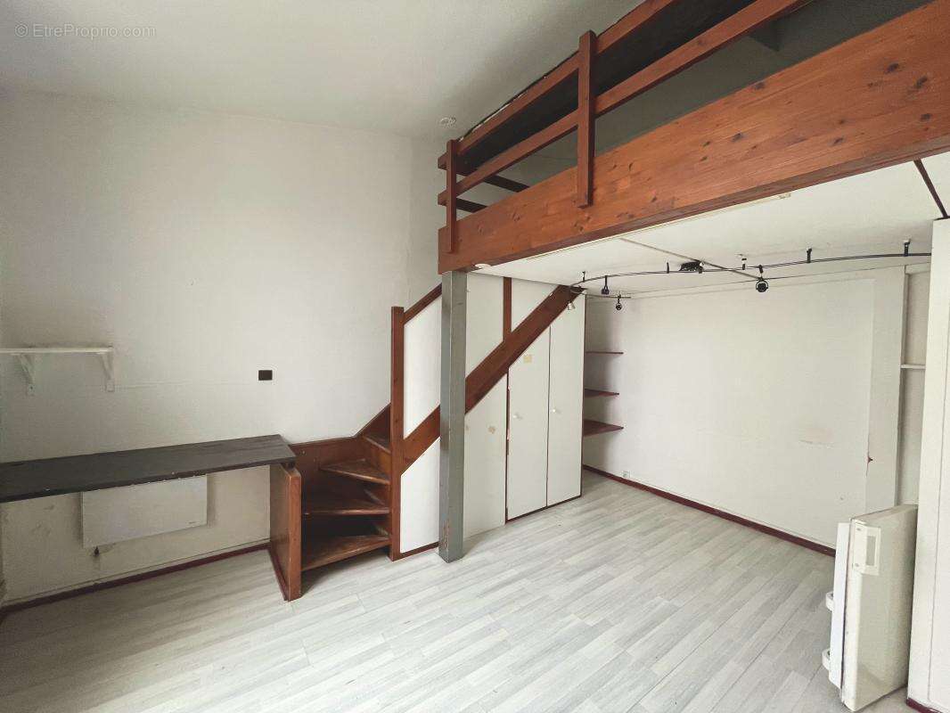A vendre Studio à rénover entièrement dans le centre de. bordeaux - photo 8