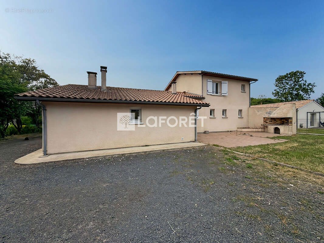 Maison à COUTRAS