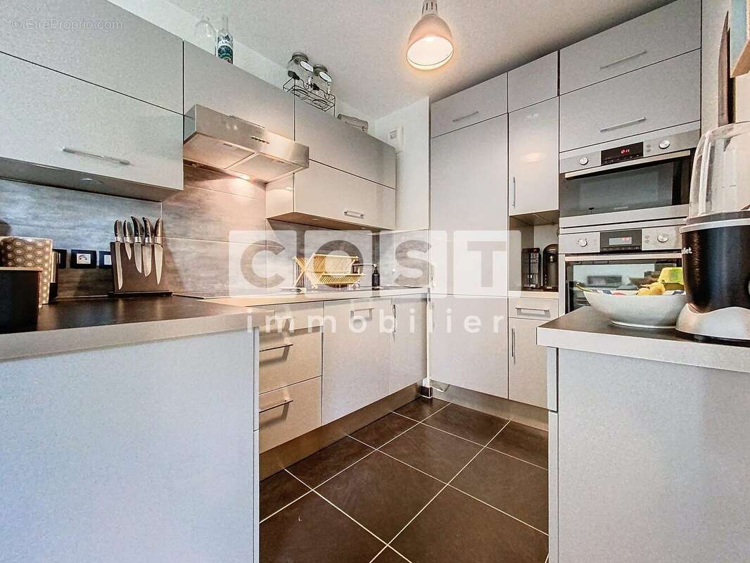 Appartement à COURBEVOIE