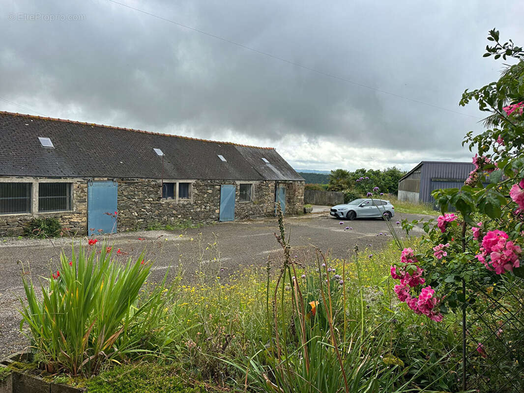 A vendre maison de ferme ou corps de ferme avec hangars et terrains proximite landerneau en campagne - photo 3