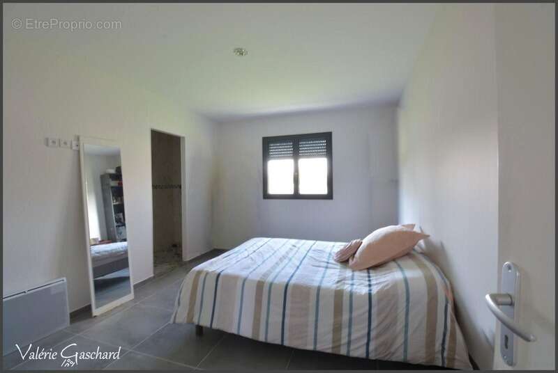 Maison à SAINT-MEDARD-DE-GUIZIERES