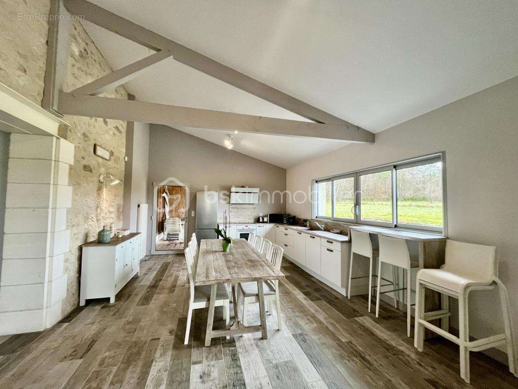 Maison à MONTPEYROUX