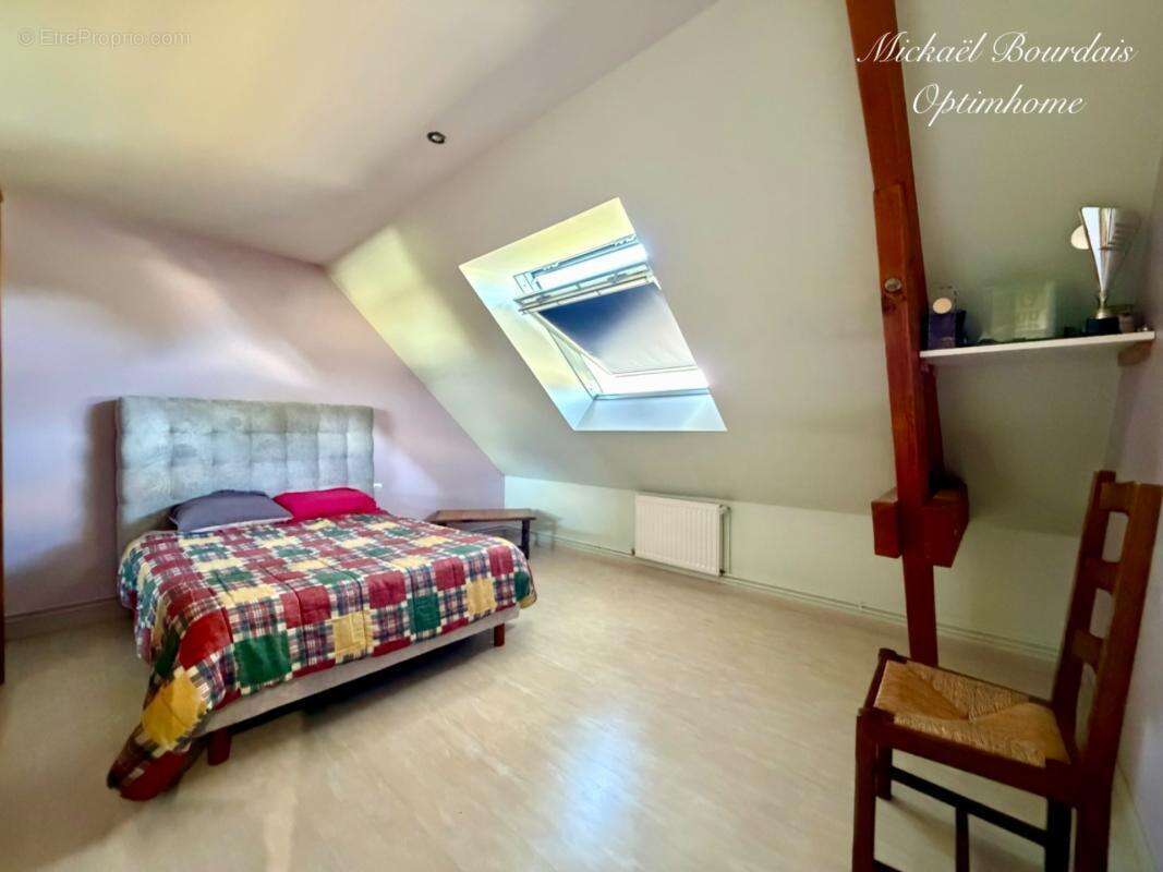 EXCLUSIVITÉ – LE LUDE – Maison 4 chambres - Vie de plain-pied - 3 garages - Terrain clos - Centre-ville à pied - photo 11